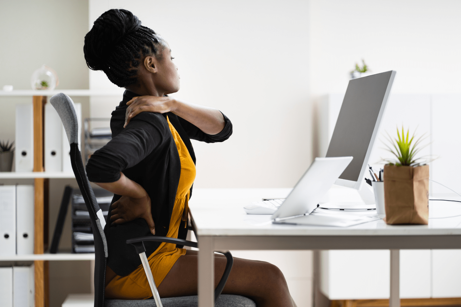 Understanding Posture Importance and Ergonomic Correction Tips